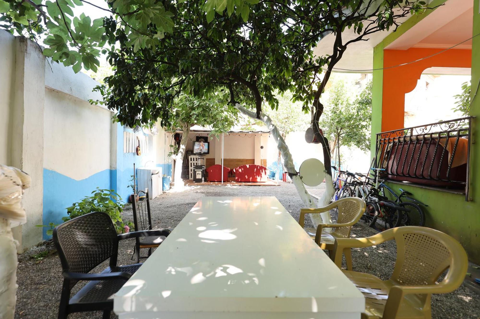 Hostel Osho Tirana Exteriör bild