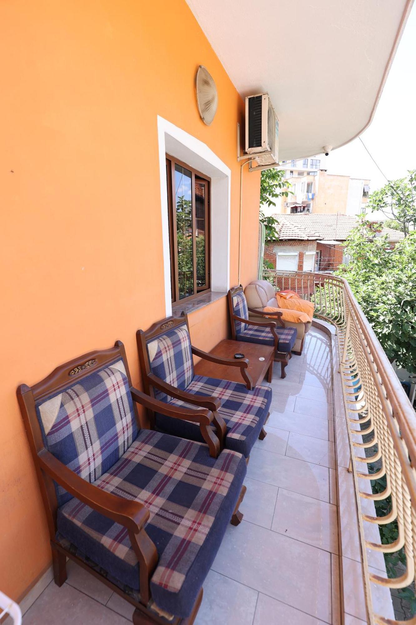 Hostel Osho Tirana Exteriör bild