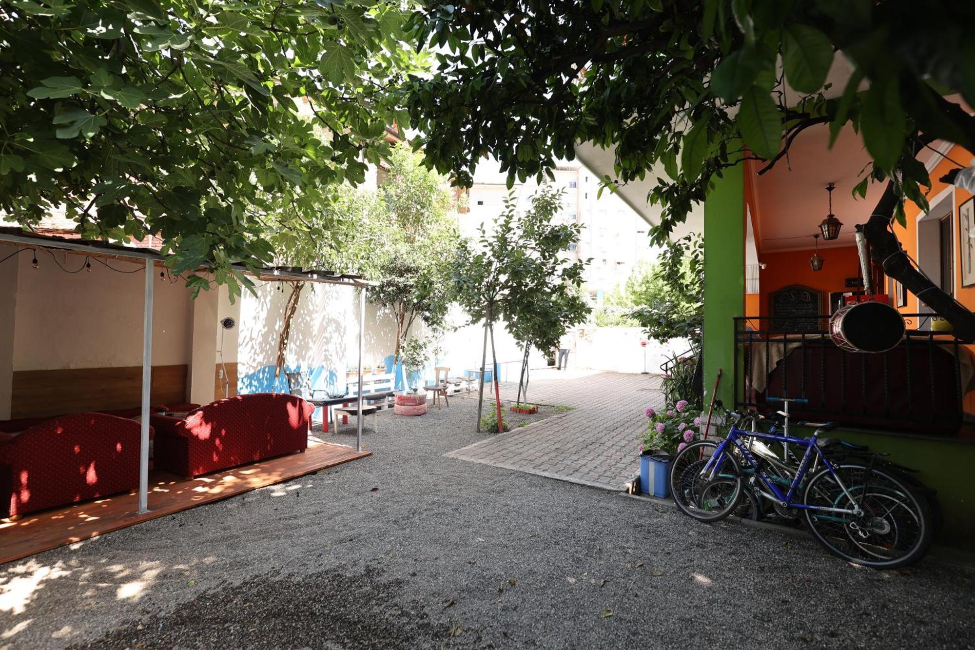 Hostel Osho Tirana Exteriör bild
