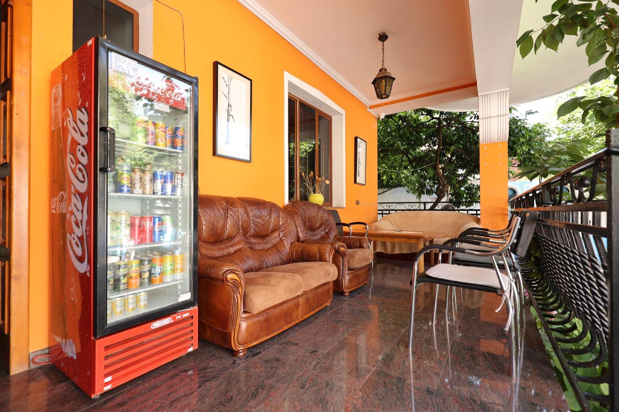 Hostel Osho Tirana Exteriör bild