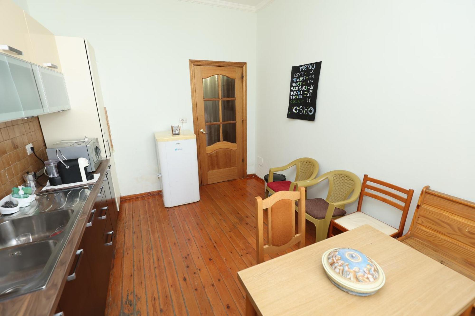 Hostel Osho Tirana Exteriör bild