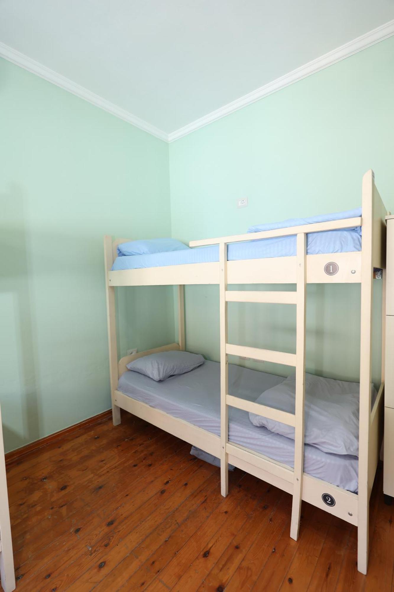 Hostel Osho Tirana Exteriör bild