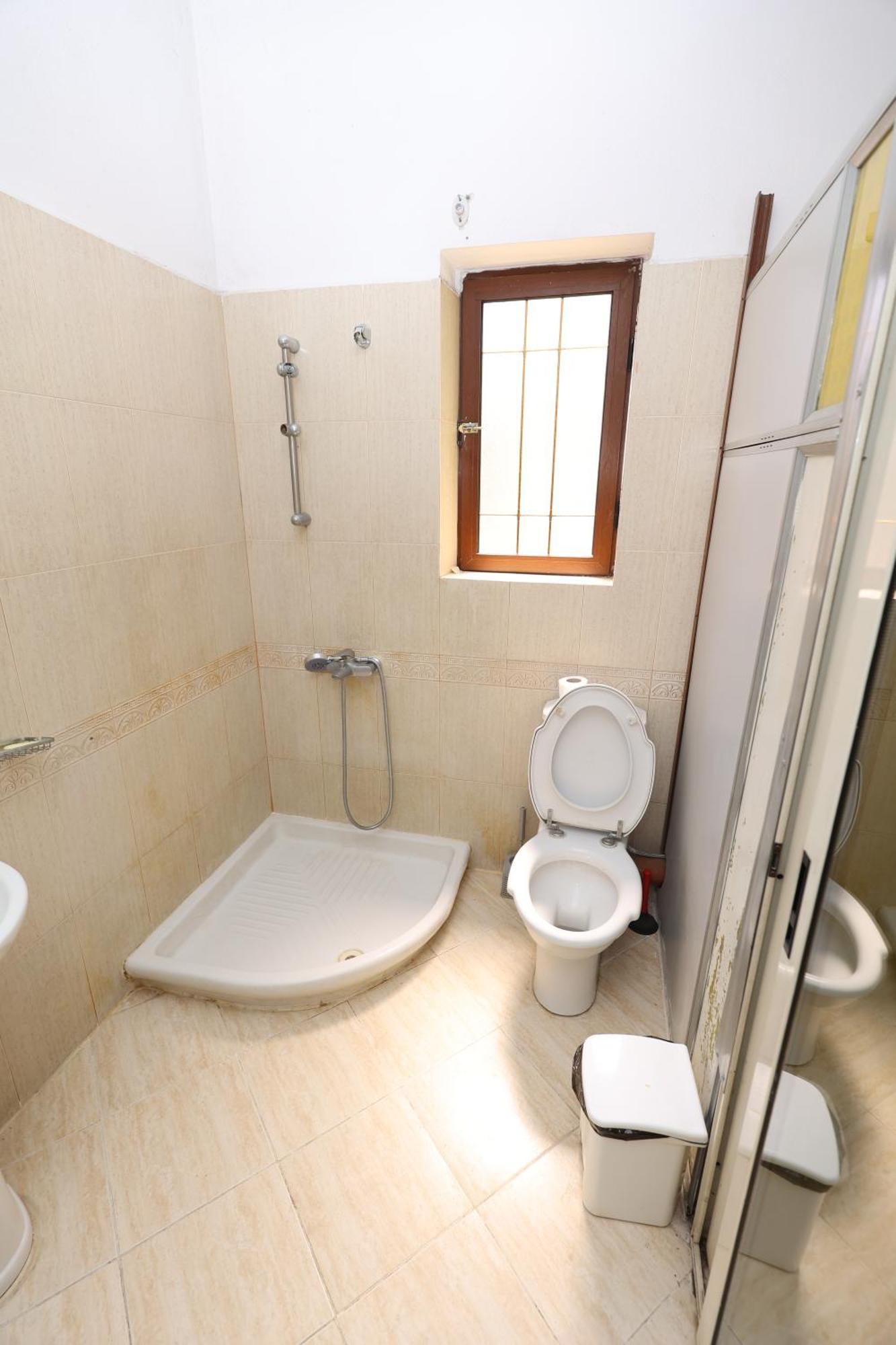 Hostel Osho Tirana Exteriör bild